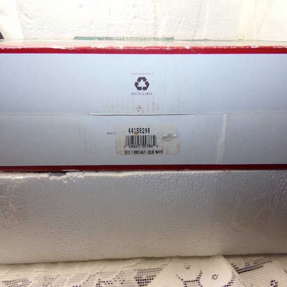 11pc nativity set Porcelain figurines on wood base by International Bazaar EUC - Picture 14 of 14